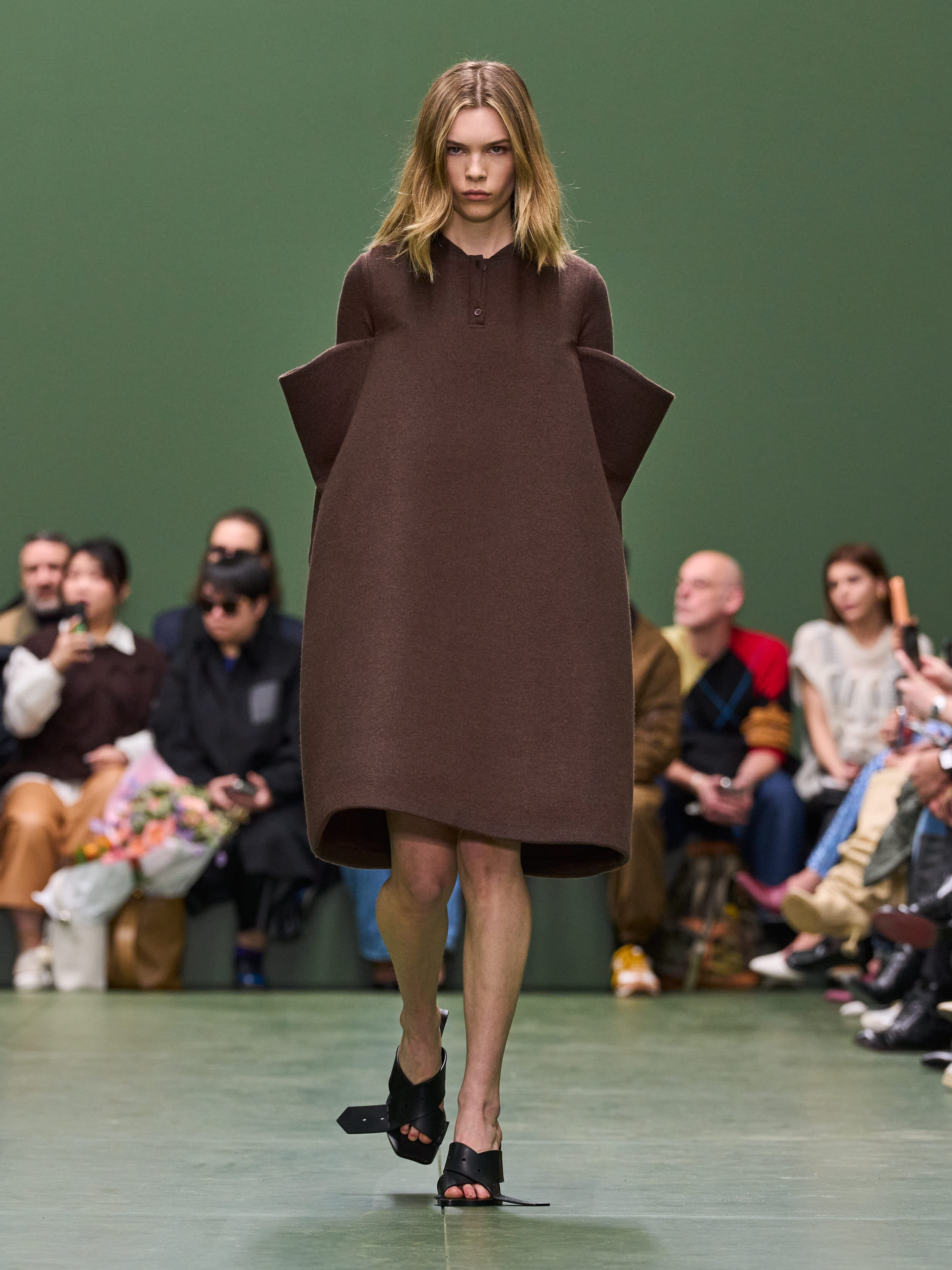 2024年秋冬ウィメンズ ファッションショーコレクション